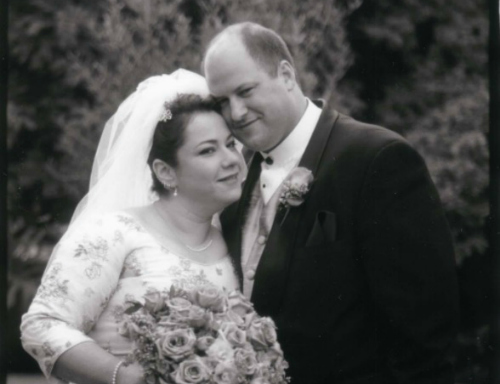 Bride and her Add-A-Pearl necklace on her wedding day